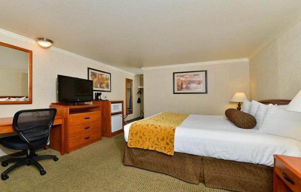 Best Western Holiday Hotel Coos Bay Exterior photo