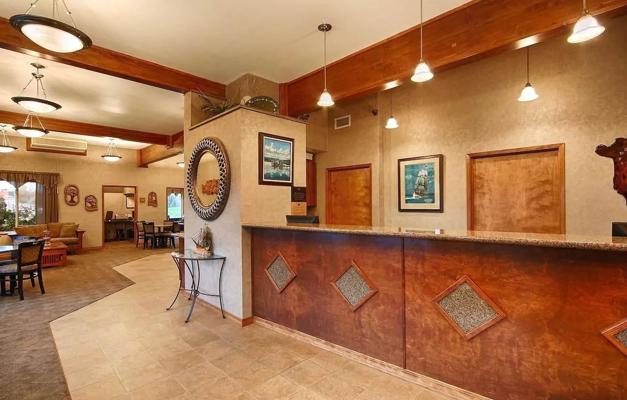 Best Western Holiday Hotel Coos Bay Exterior photo