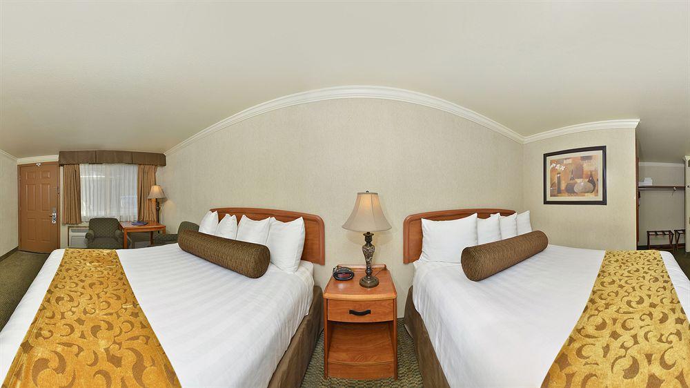 Best Western Holiday Hotel Coos Bay Exterior photo
