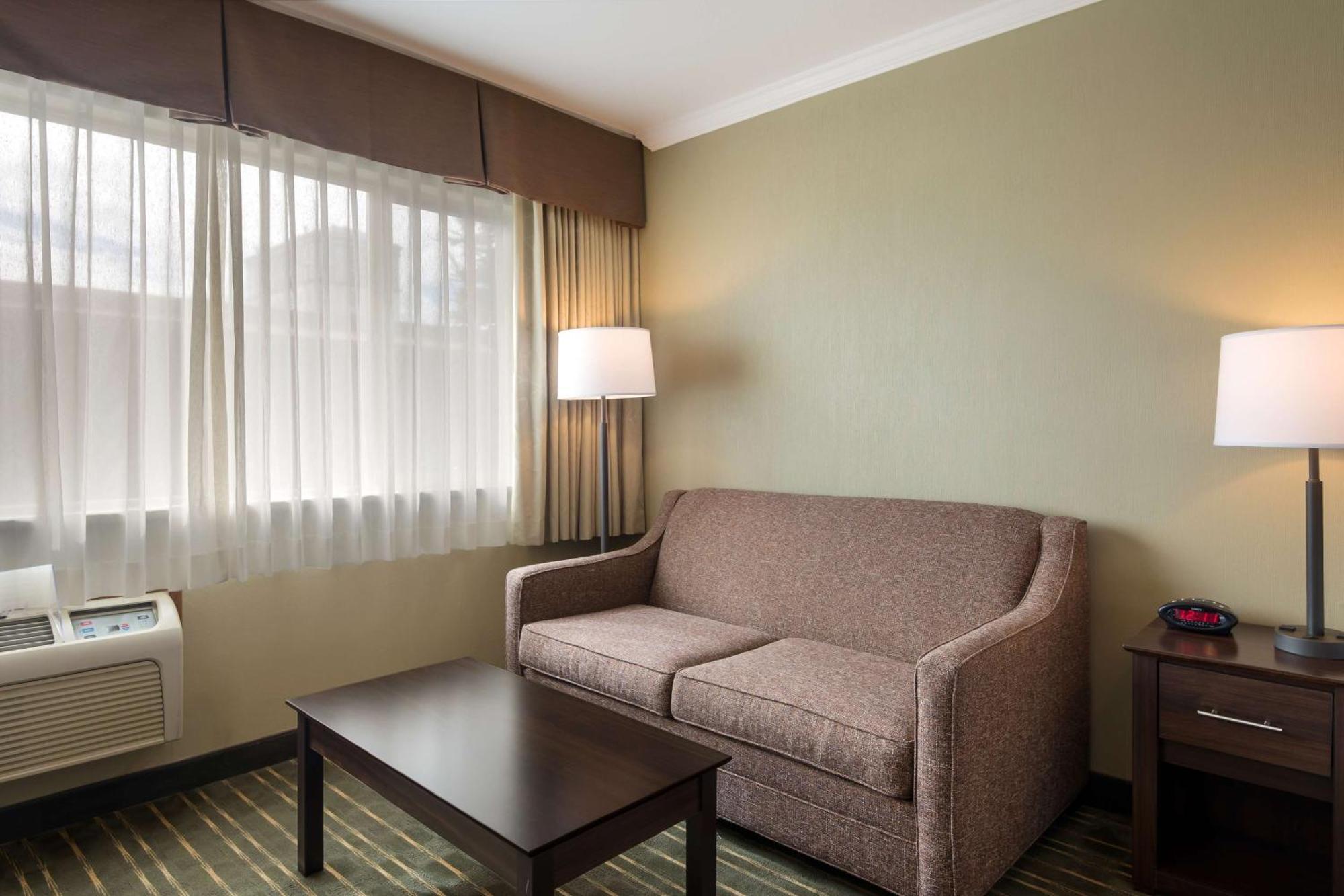 Best Western Holiday Hotel Coos Bay Exterior photo
