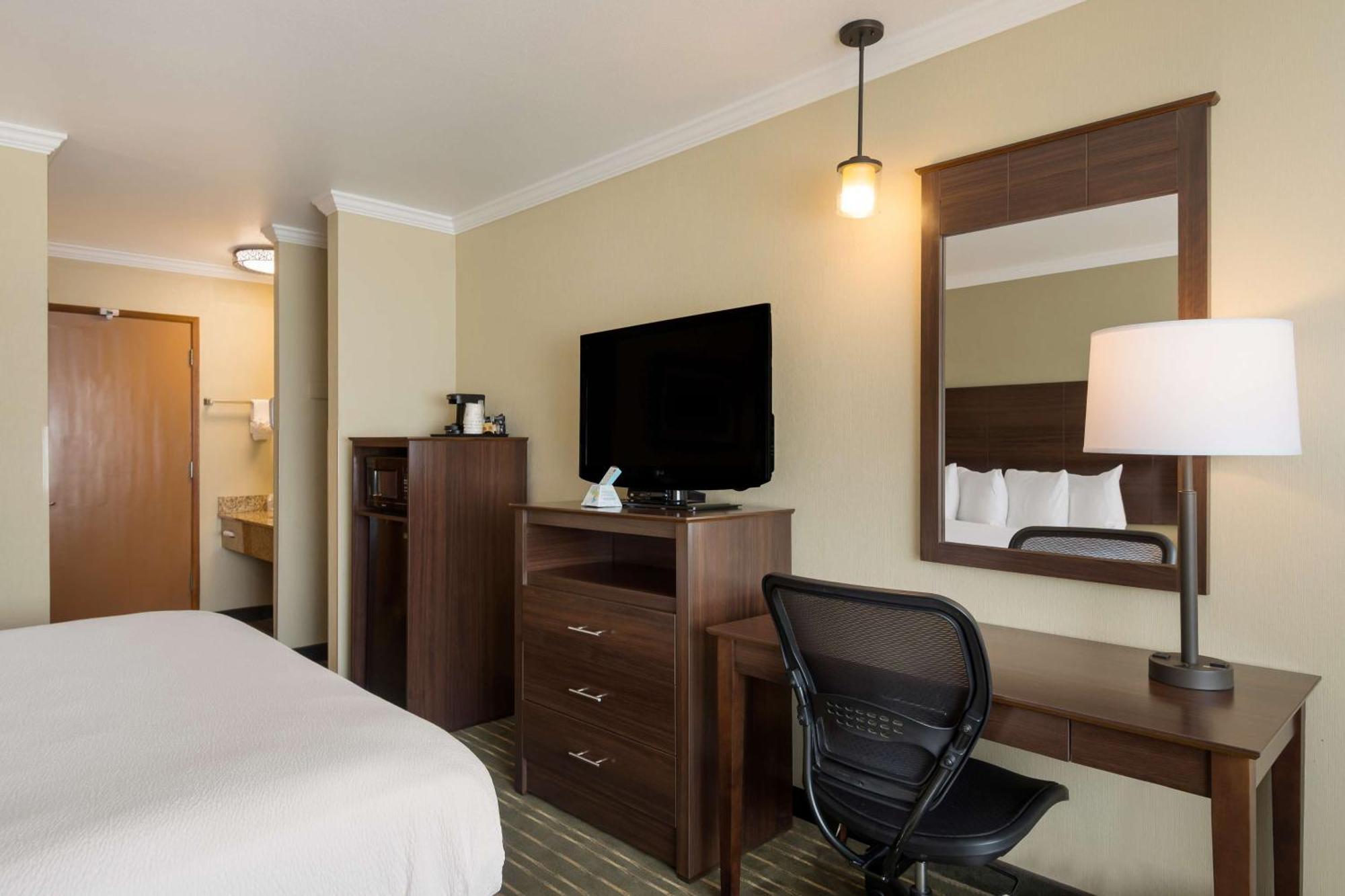 Best Western Holiday Hotel Coos Bay Exterior photo