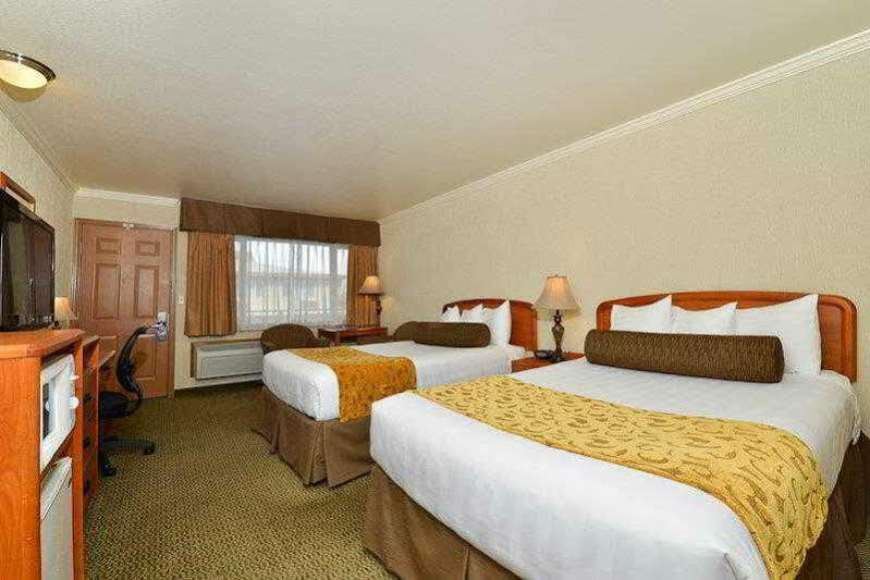 Best Western Holiday Hotel Coos Bay Exterior photo
